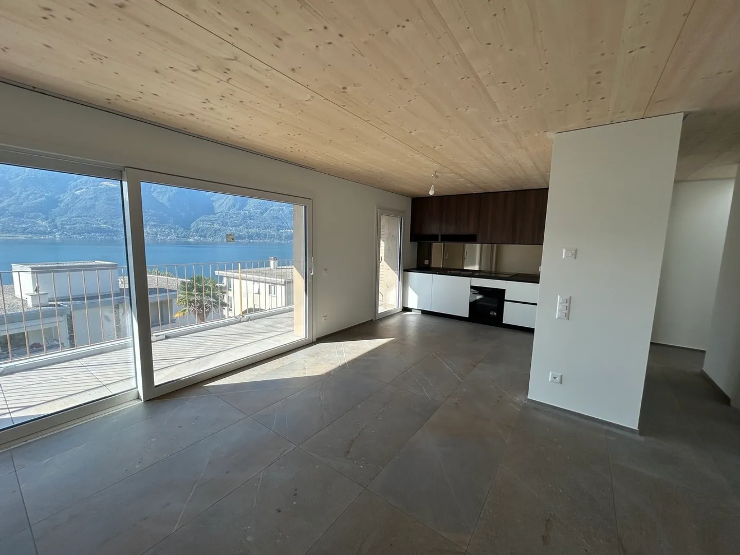Nuovo appartamento di 3,5 locali al 2° piano con terrazza a Minusio - Foto 7 di 10