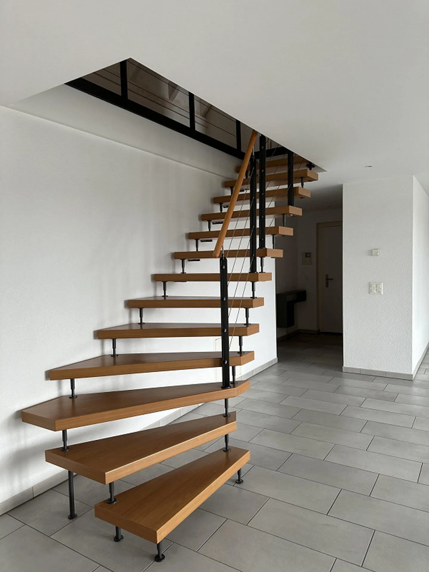 Grosse und helle Maisonette-Wohnung mit Weitsicht in Winterthur (Seuzach) - Foto 5 von 10