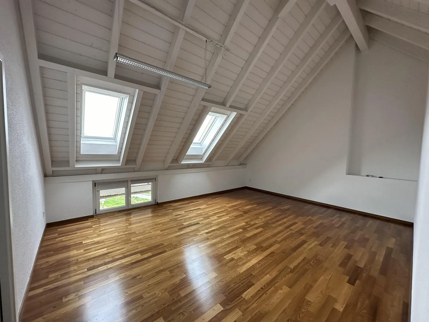 Grosse und helle Maisonette-Wohnung mit Weitsicht in Winterthur (Seuzach) - Foto 7 von 10