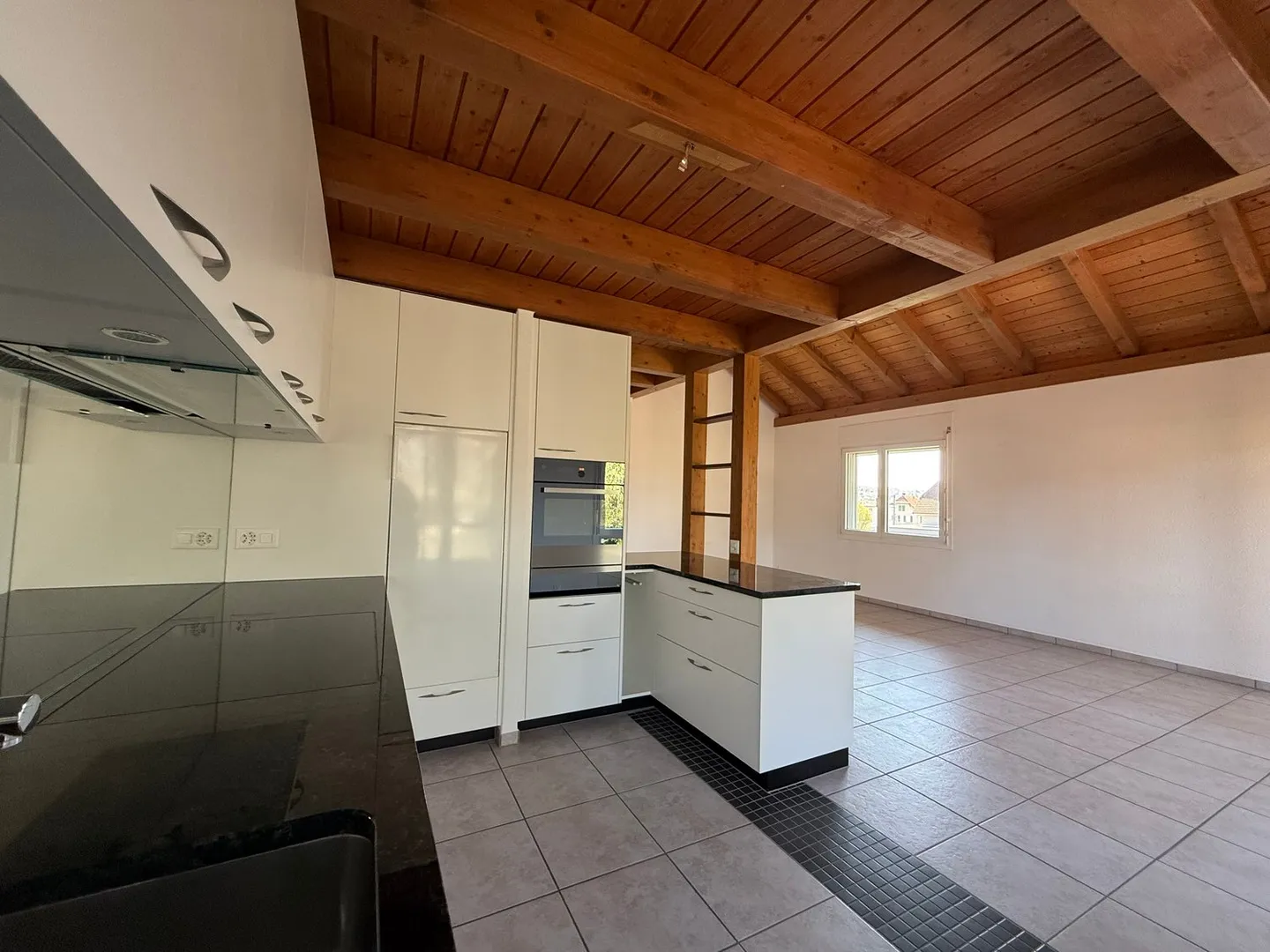 Appartement galerie lumineux et spacieux de 4,5 pièces avec balcon et jardin d'hiver - Photo 2 sur 17