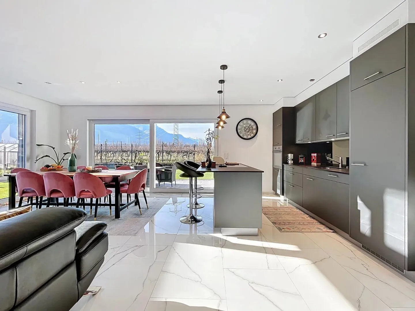 Moderne Haus und gemütlicher Garten - Foto 3 von 12