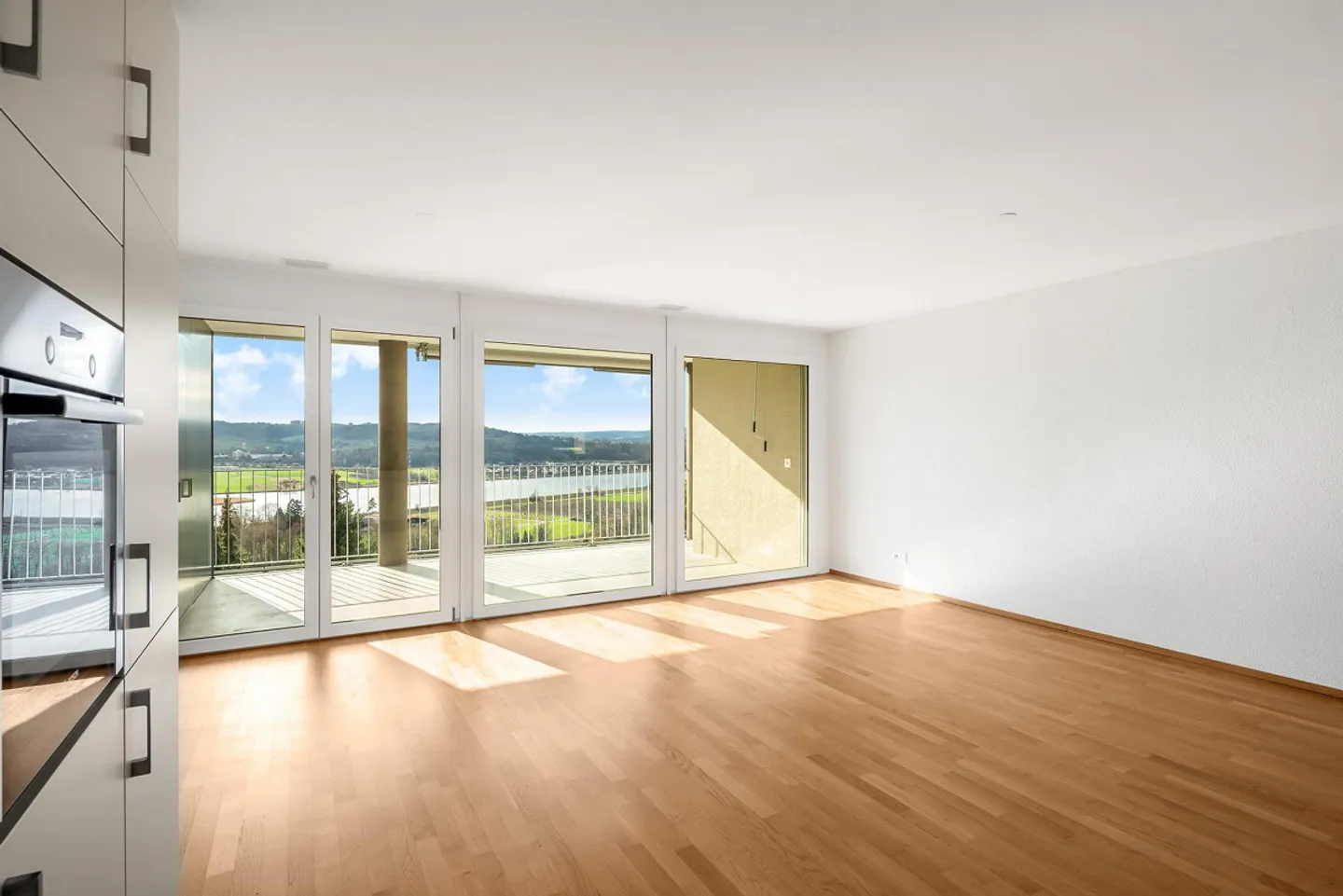 Dreamlike view in elevated residential location - Photo 4 of 8