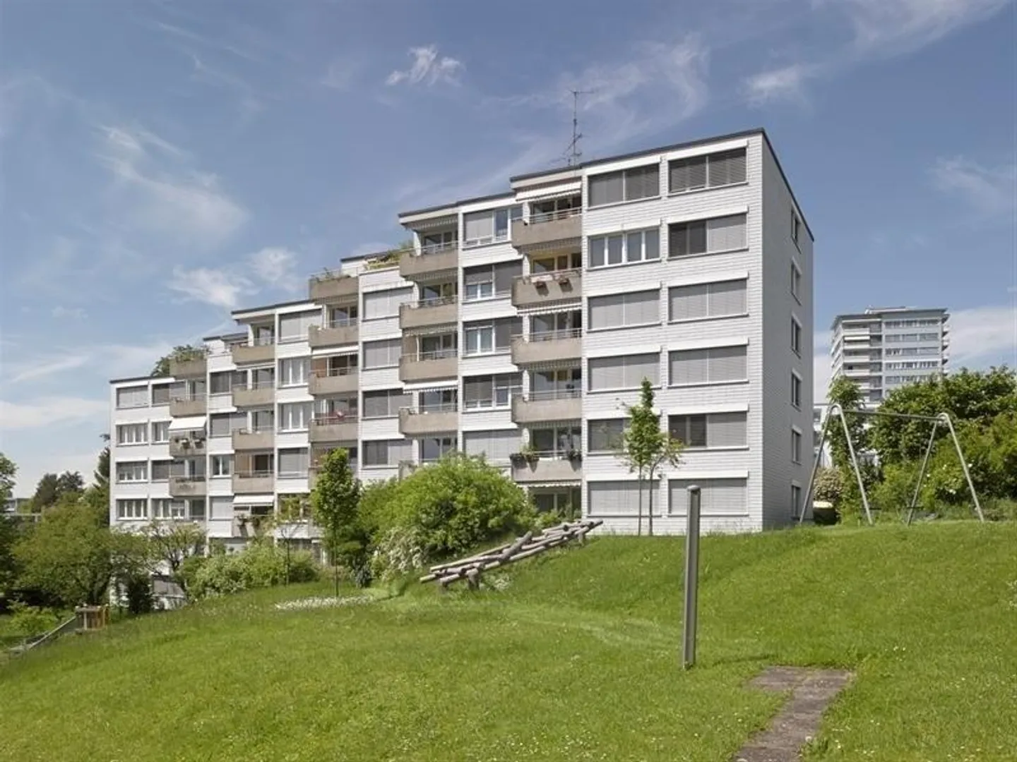 LOUER SANS CAUTION - Emplacement calme dans la verdure - Photo 1 sur 5