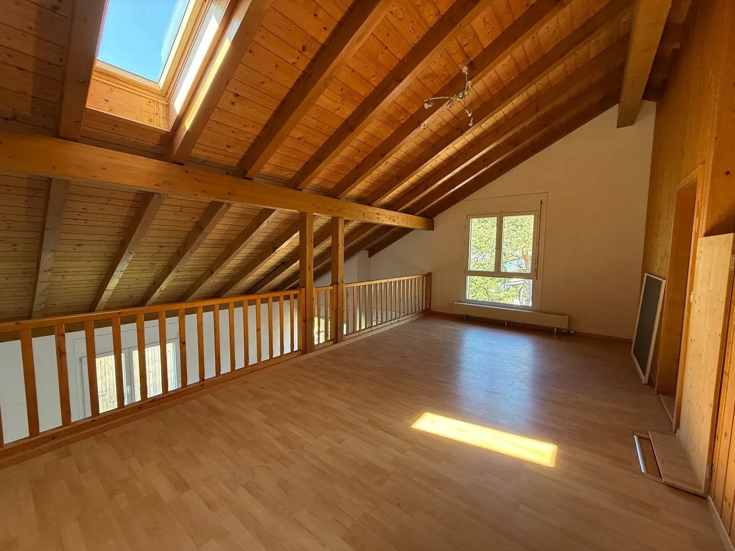 Appartement galerie lumineux et spacieux de 4,5 pièces avec balcon et jardin d'hiver - Photo 14 sur 17