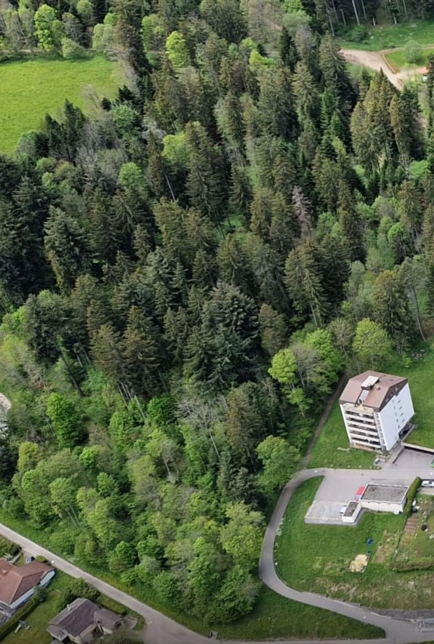 Exclusivité: Rénové! 4,5 Pièces avec superbe vue sur le Val-de-Ruz - Photo 1 sur 13