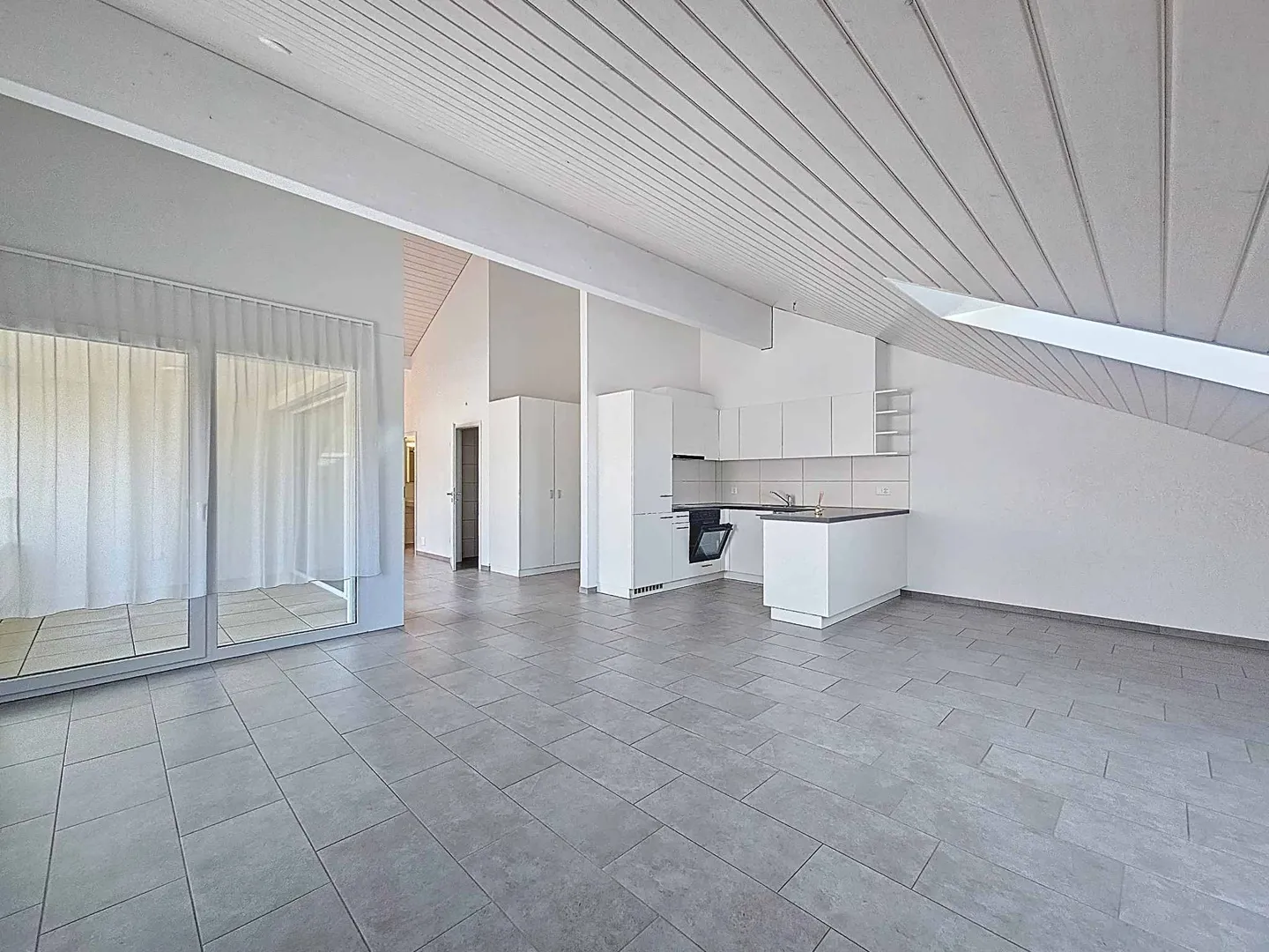 Moderne 3.5-Zimmer-Wohnung mit Balkon-Loggia - Foto 3 von 13