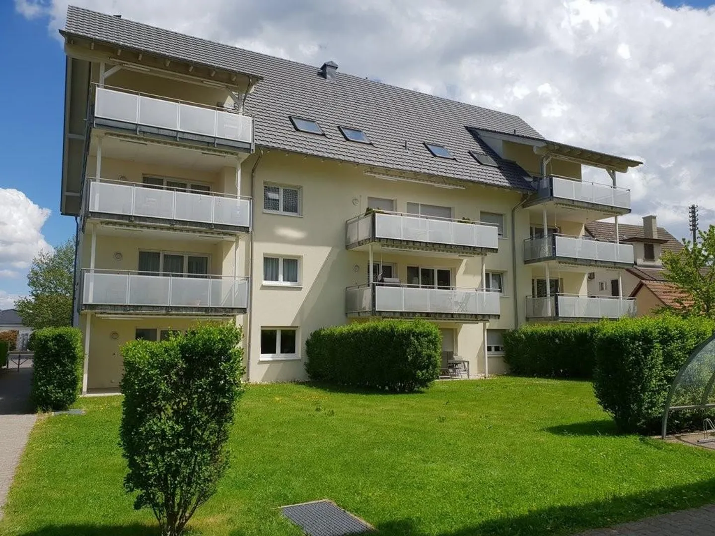 Belle appartement ouvert de 3,5 pièces à Suhr - Photo 1 sur 8