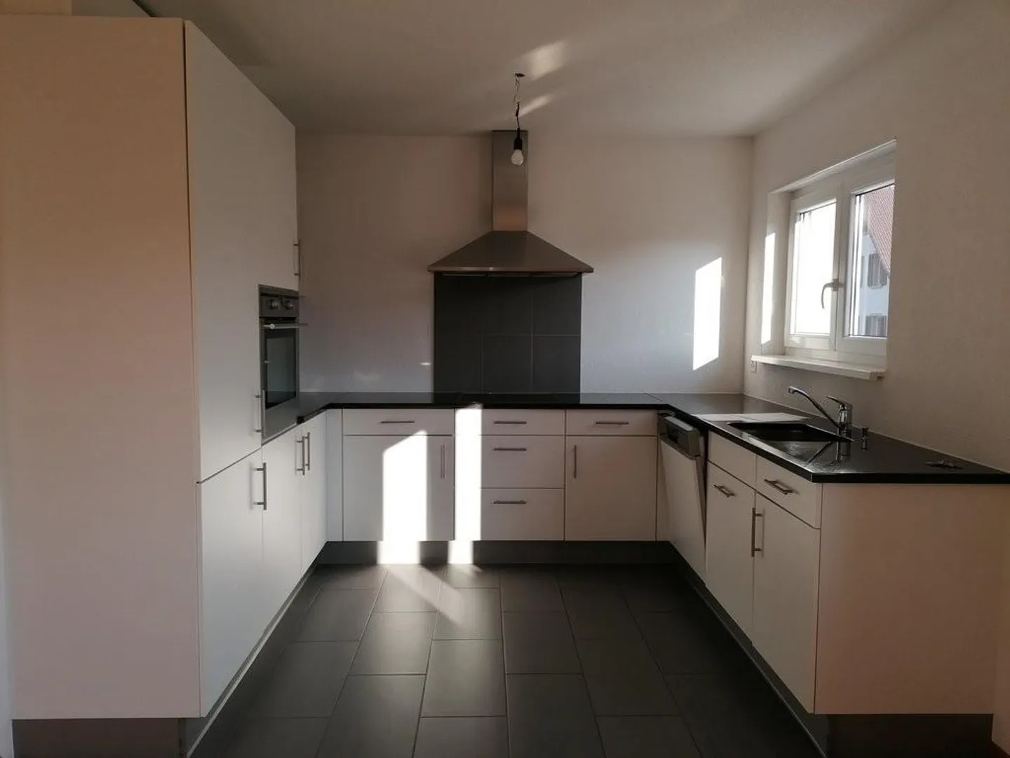 Belle appartement ouvert de 3,5 pièces à Suhr - Photo 3 sur 8