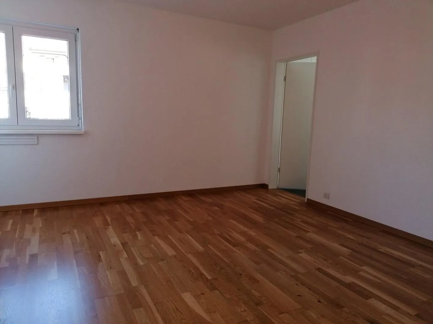 Belle appartement ouvert de 3,5 pièces à Suhr - Photo 5 sur 8