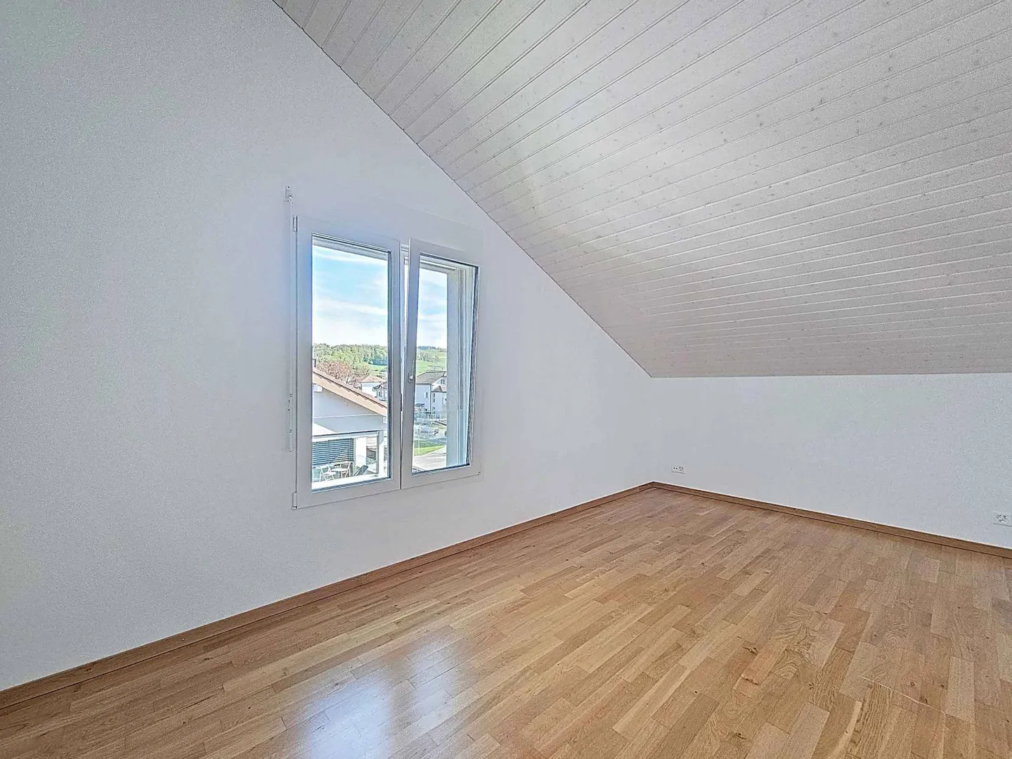 Moderne 3.5-Zimmer-Wohnung mit Balkon-Loggia - Foto 7 von 13