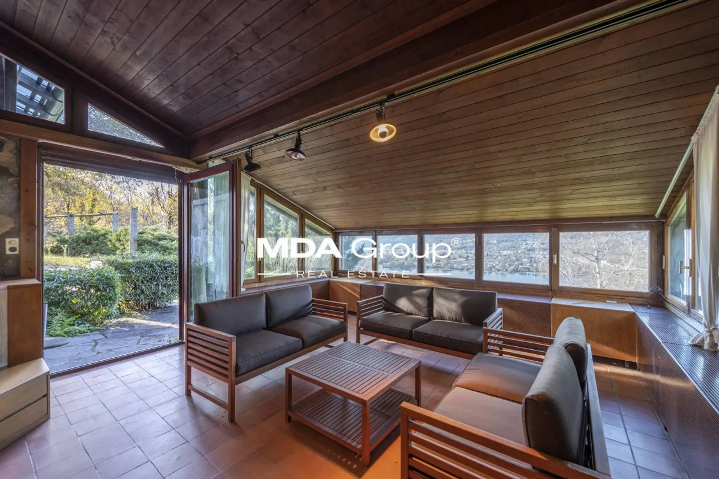 Einzigartige Villa mit Seeblick - Foto 8 von 13