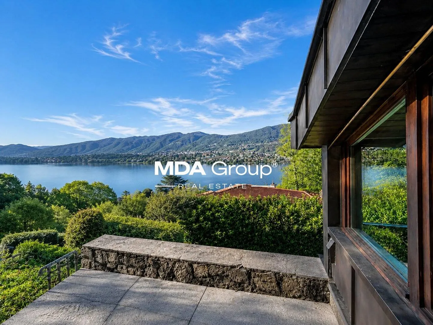 Einzigartige Villa mit Seeblick - Foto 1 von 13