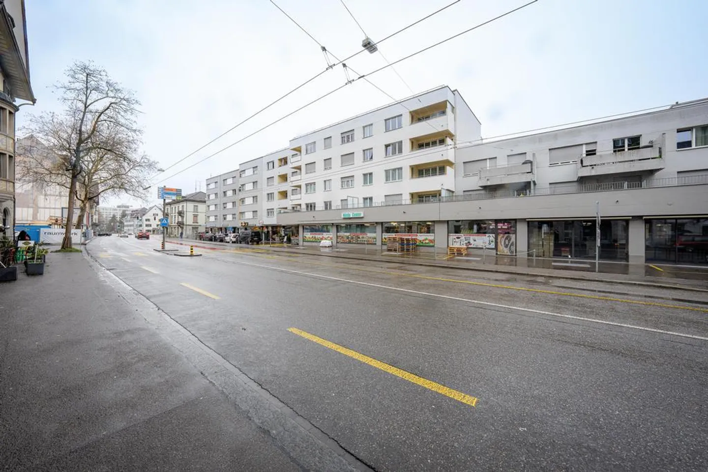 Centrally Located Single Apartment with Modern Standard - Photo 2 of 7