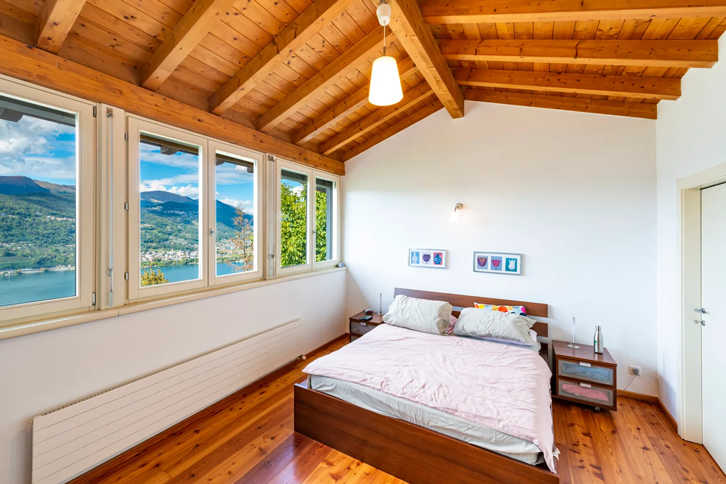 Villa in posizione dominante con vista lago - Foto 8 di 10