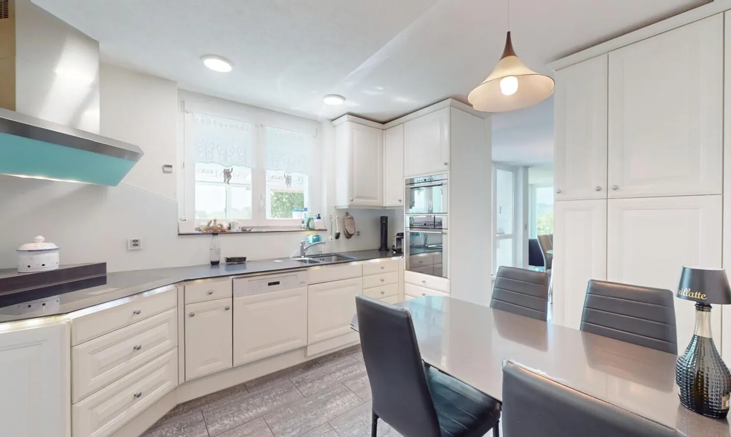 Bellissima casa unifamiliare con 250m2 di superficie abitabile, piscina, spa e giardino d'inverno - Foto 8 di 13