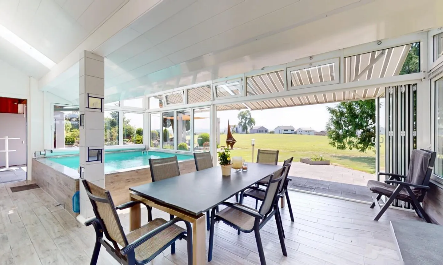 Bellissima casa unifamiliare con 250m2 di superficie abitabile, piscina, spa e giardino d'inverno - Foto 9 di 13