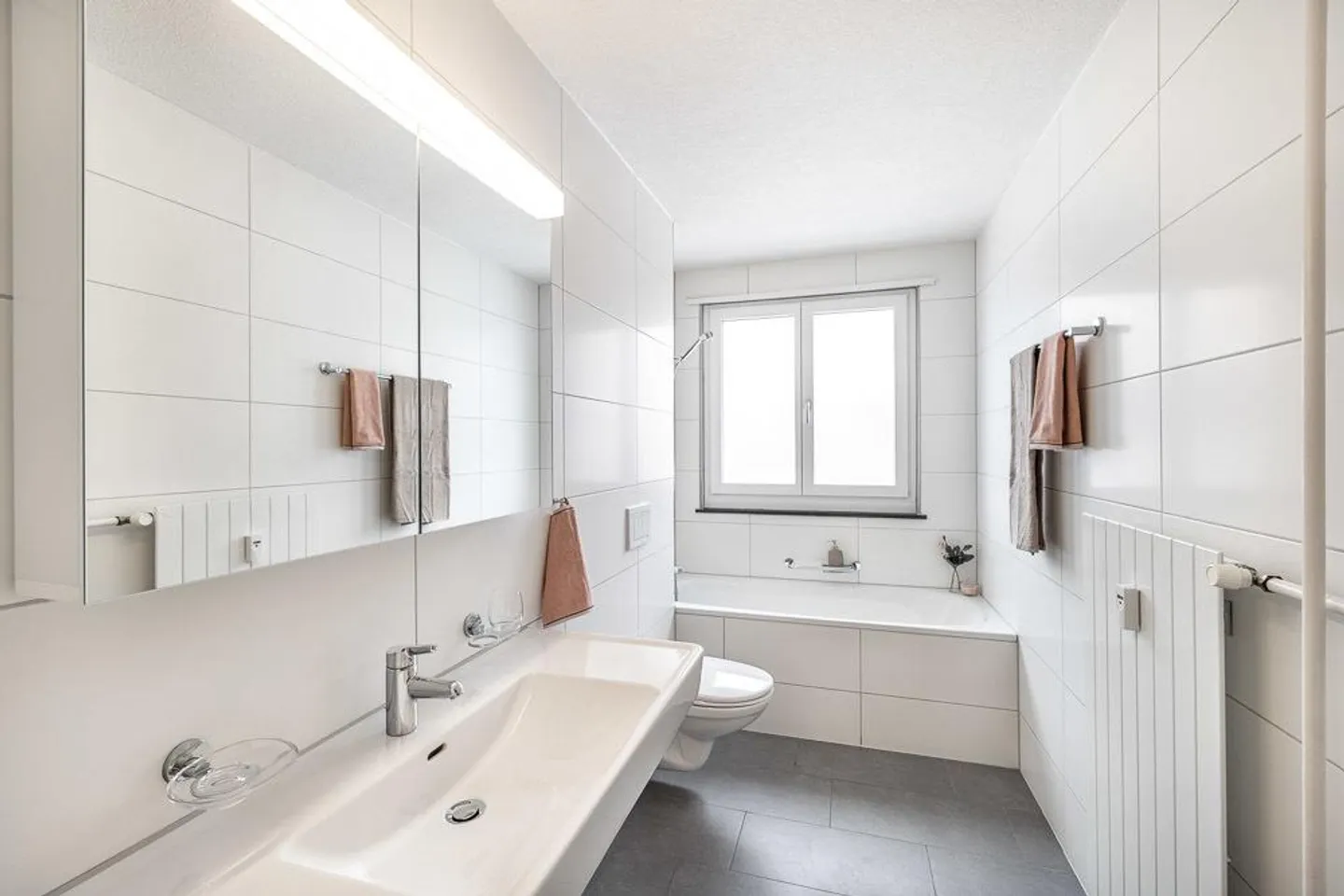 Centrally Located Single Apartment with Modern Standard - Photo 4 of 7