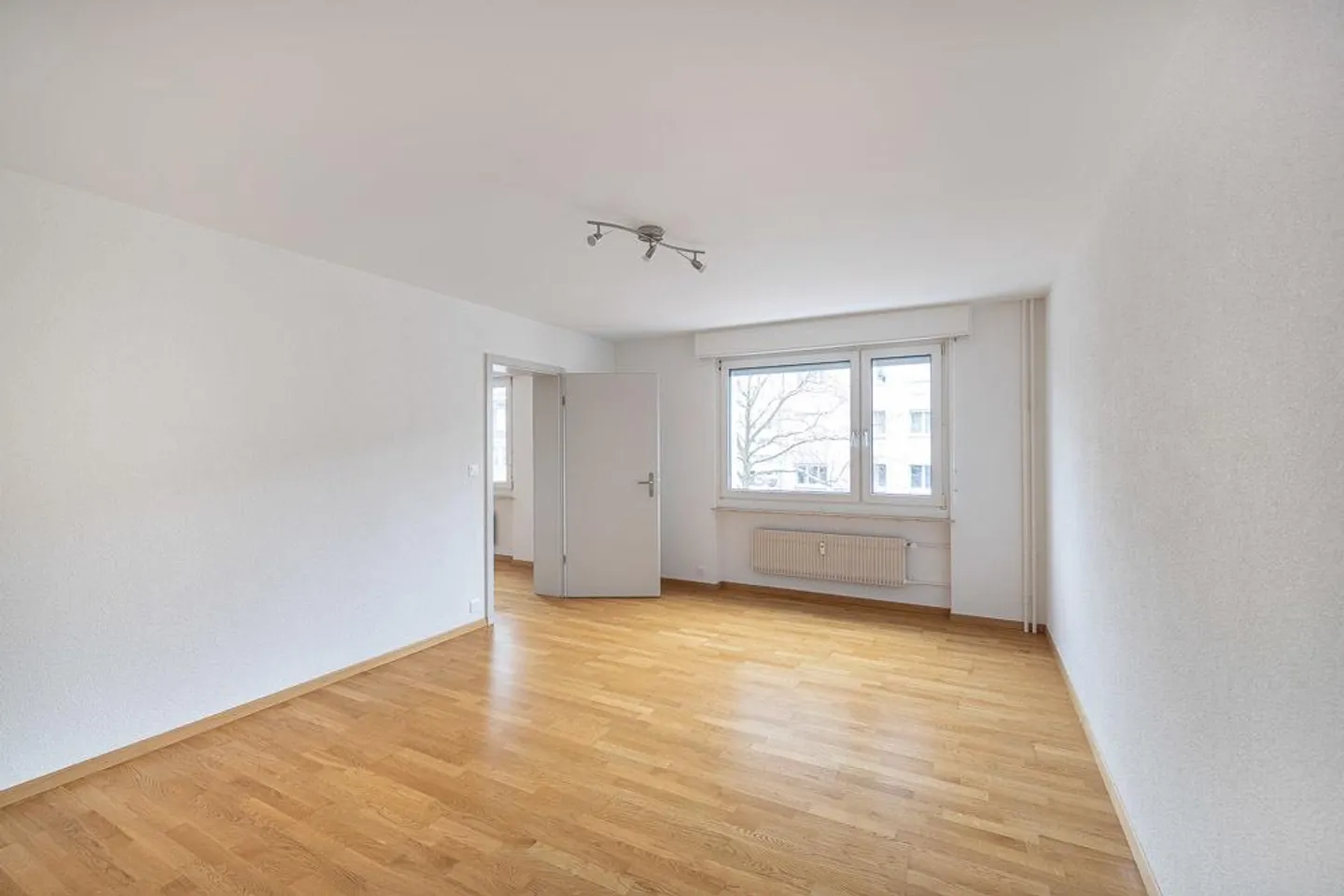 Centrally Located Single Apartment with Modern Standard - Photo 6 of 7