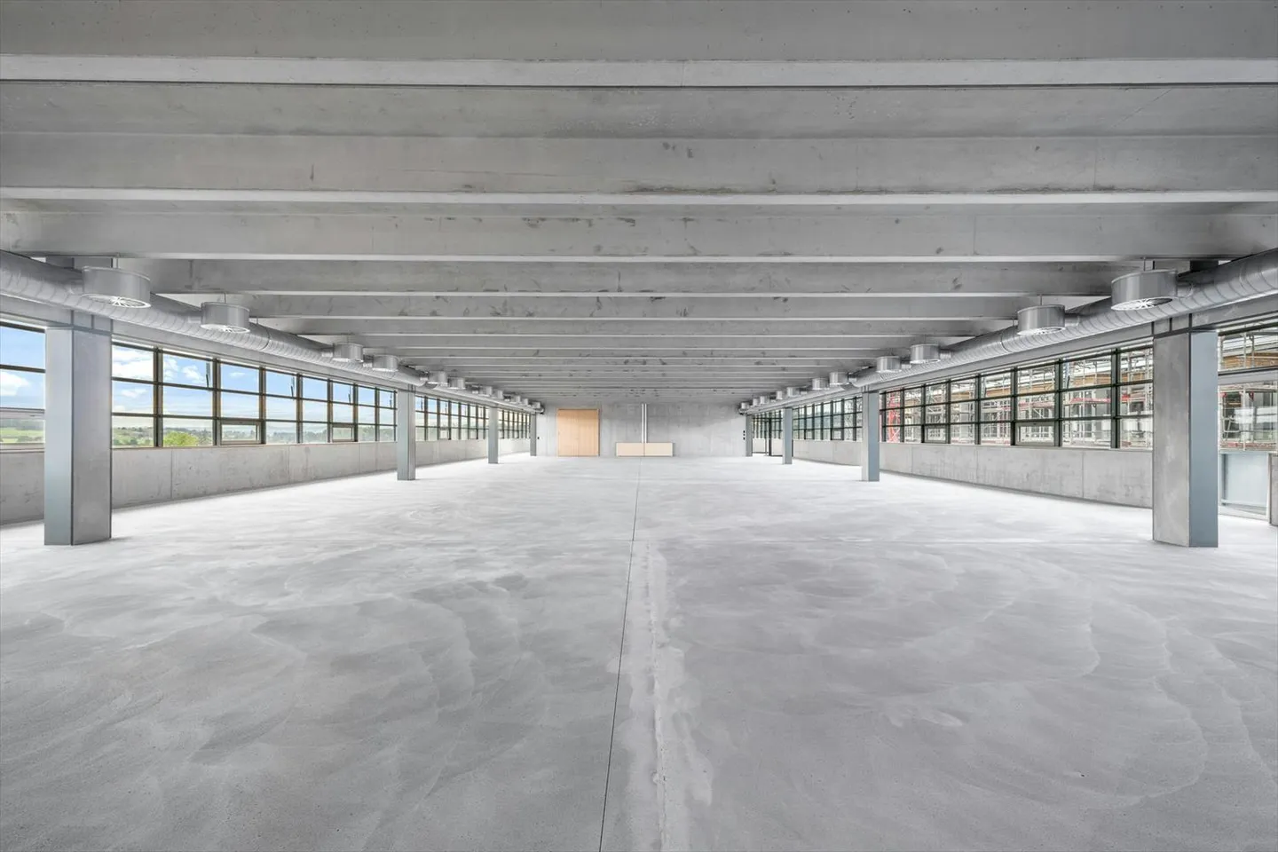 Spazi per uffici e commerciali moderni di 1.200 m2 o più - Foto 3 di 10