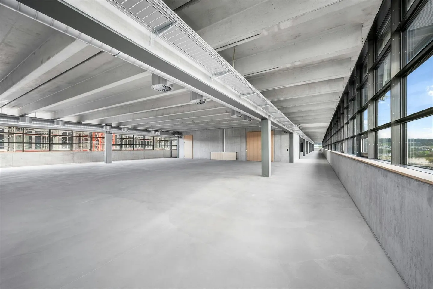 Spazi per uffici e commerciali moderni di 1.200 m2 o più - Foto 4 di 10