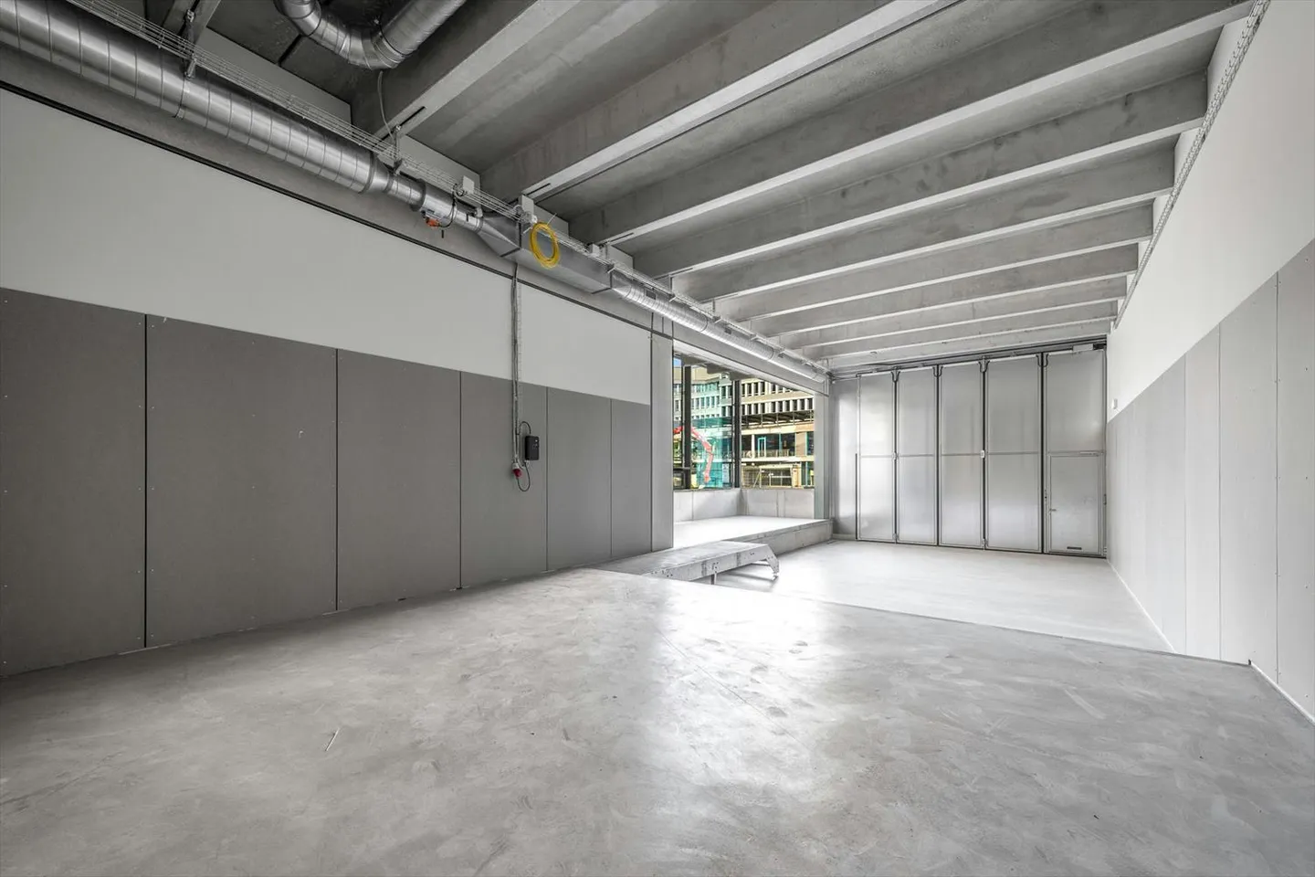 Spazi per uffici e commerciali moderni di 1.200 m2 o più - Foto 6 di 10