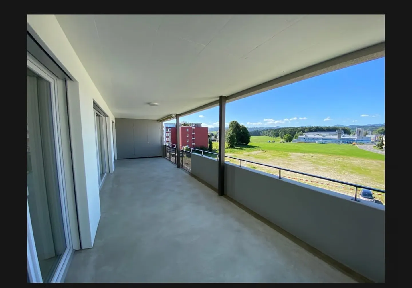 Moderno appartamento con 2 camere da letto con balcone e vista mozzafiato a Eschlikon - Foto 1 di 12