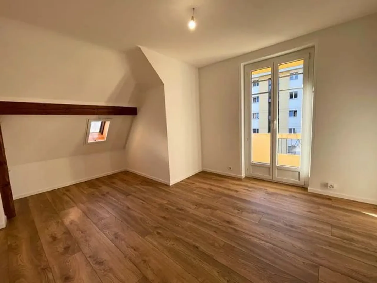 Renovated Apartment - 2.5 Rooms on the 2nd Floor - Photo 4 of 6