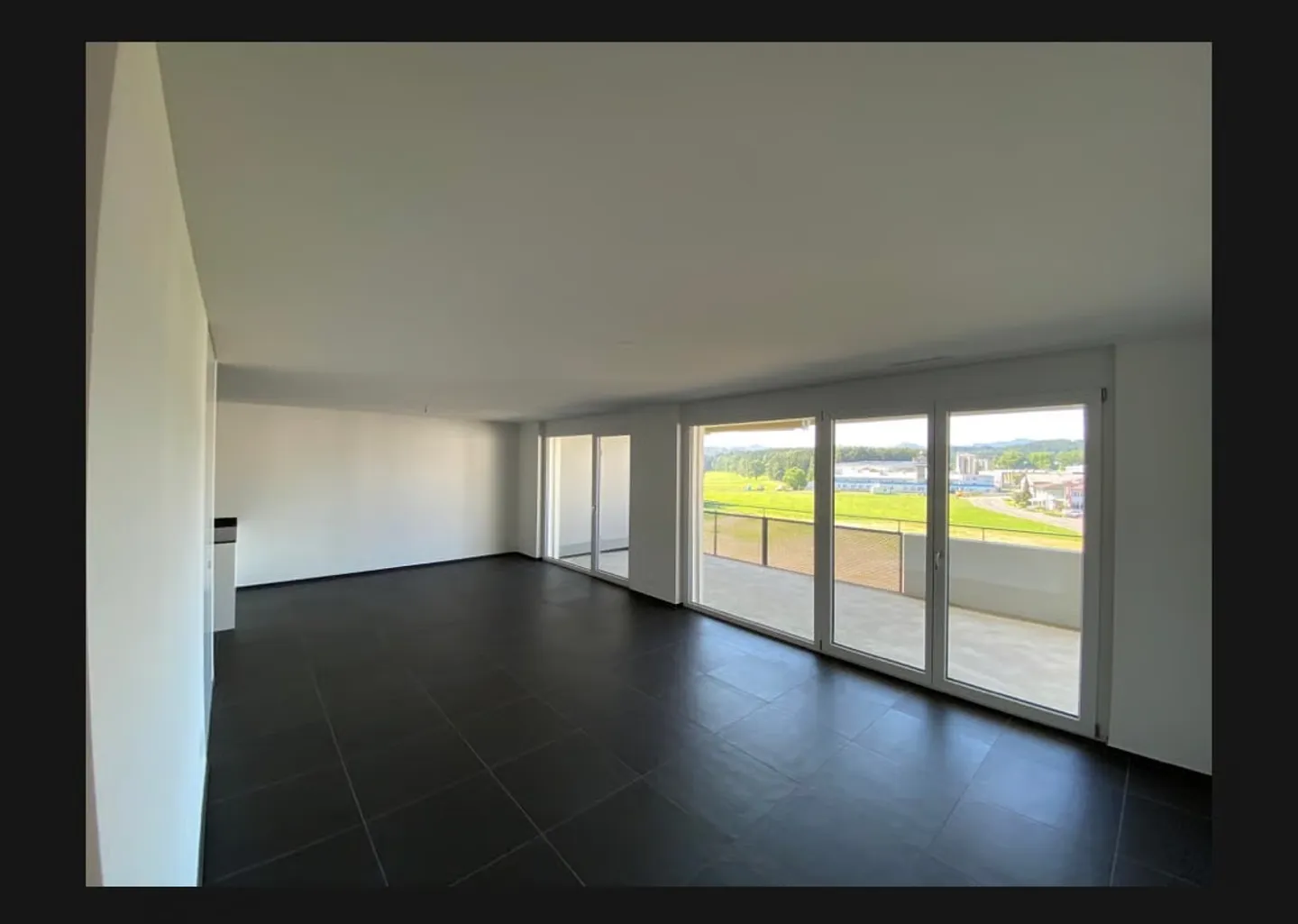 Moderno appartamento con 2 camere da letto con balcone e vista mozzafiato a Eschlikon - Foto 7 di 12
