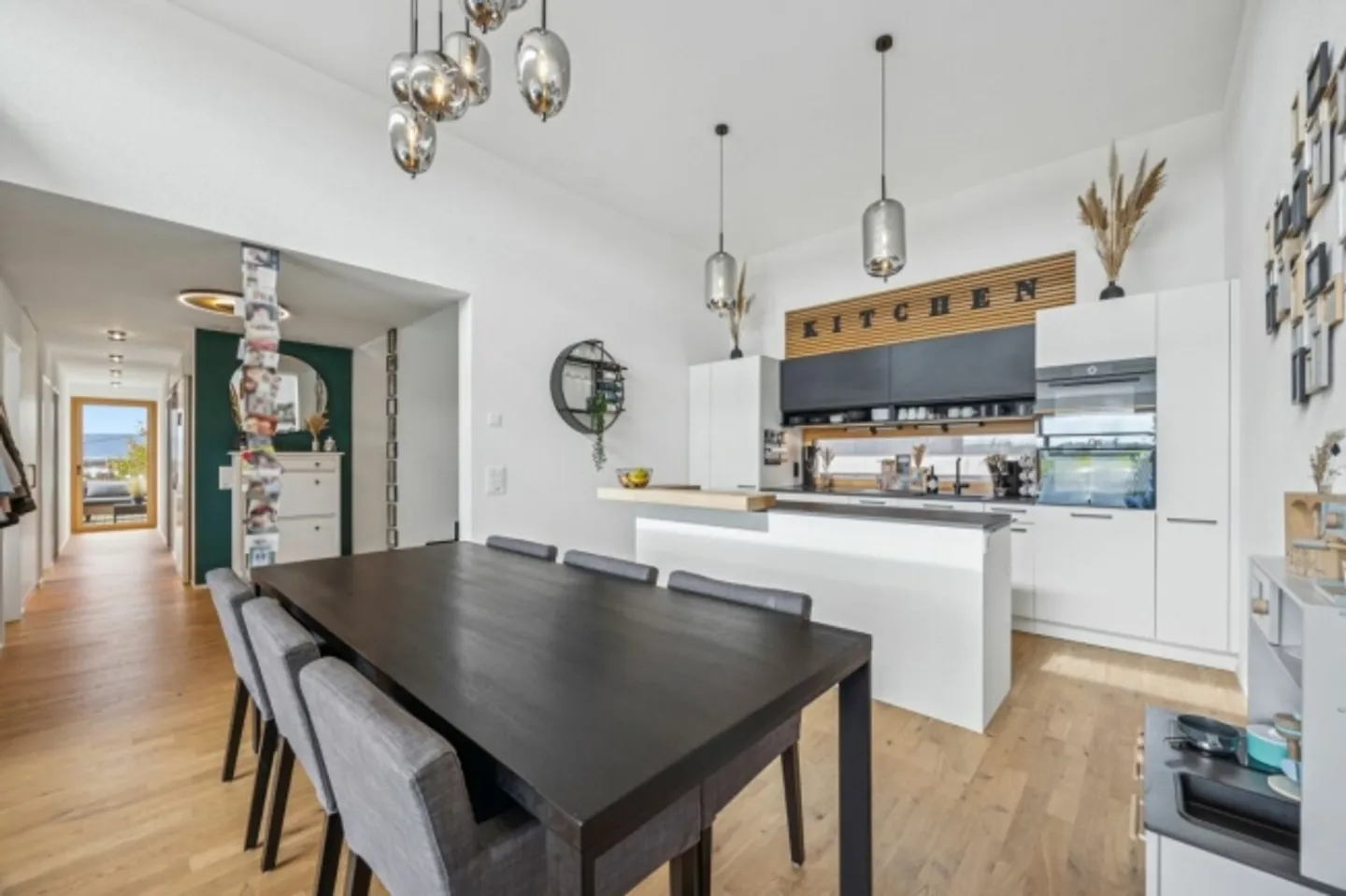 Nobile appartamento duplex di 5,5 stanze sopra i tetti di Kerzers - Foto 3 di 14