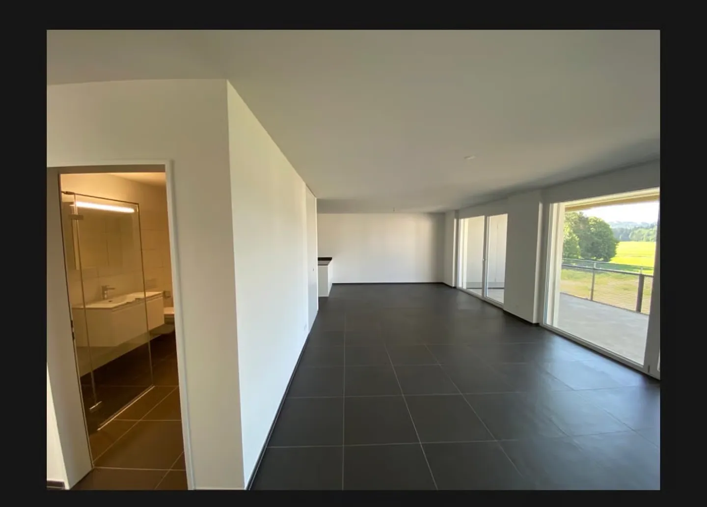 Moderno appartamento con 2 camere da letto con balcone e vista mozzafiato a Eschlikon - Foto 9 di 12