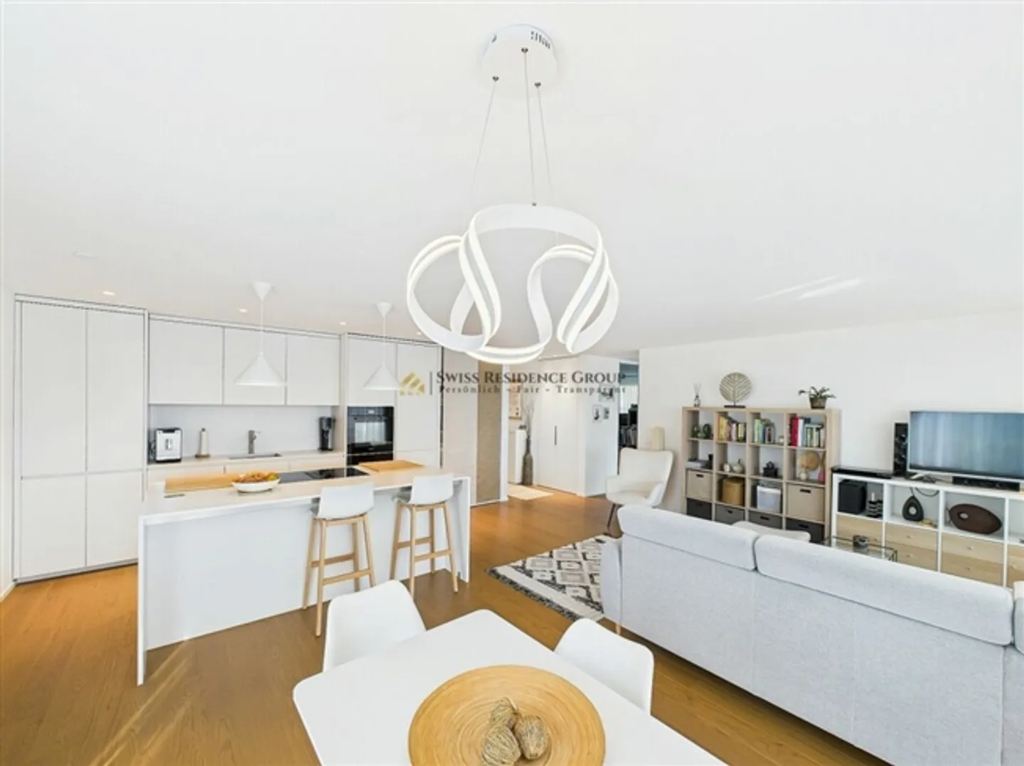 Luxury Meets Modern - Photo 9 of 17