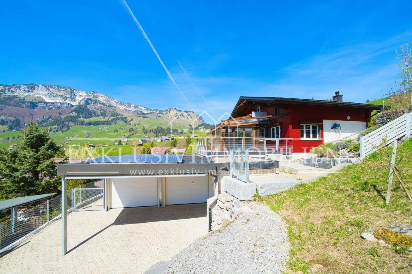 Casa unifamiliare idilliaca con giardino d'inverno e vista mozzafiato sul lago Walensee - Foto 1 di 12