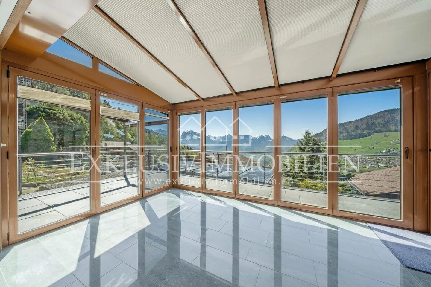 Casa unifamiliare idilliaca con giardino d'inverno e vista mozzafiato sul lago Walensee - Foto 4 di 12