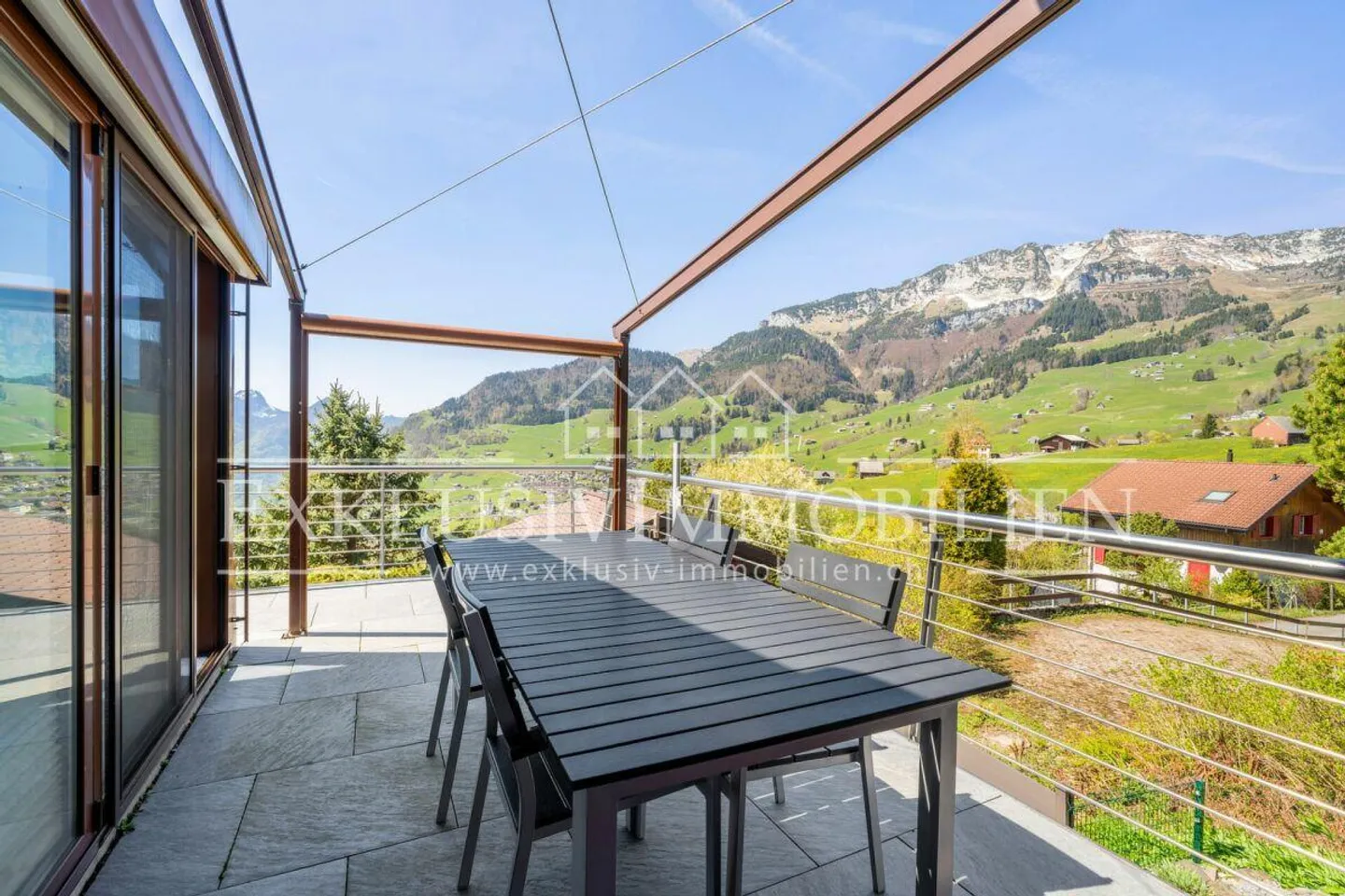 Casa unifamiliare idilliaca con giardino d'inverno e vista mozzafiato sul lago Walensee - Foto 7 di 12