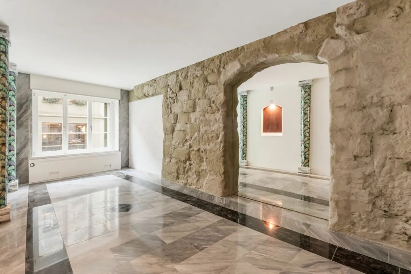 BIJOU RÉNOVÉ DANS LA VILLE ANCIENNE - Photo 1 sur 11