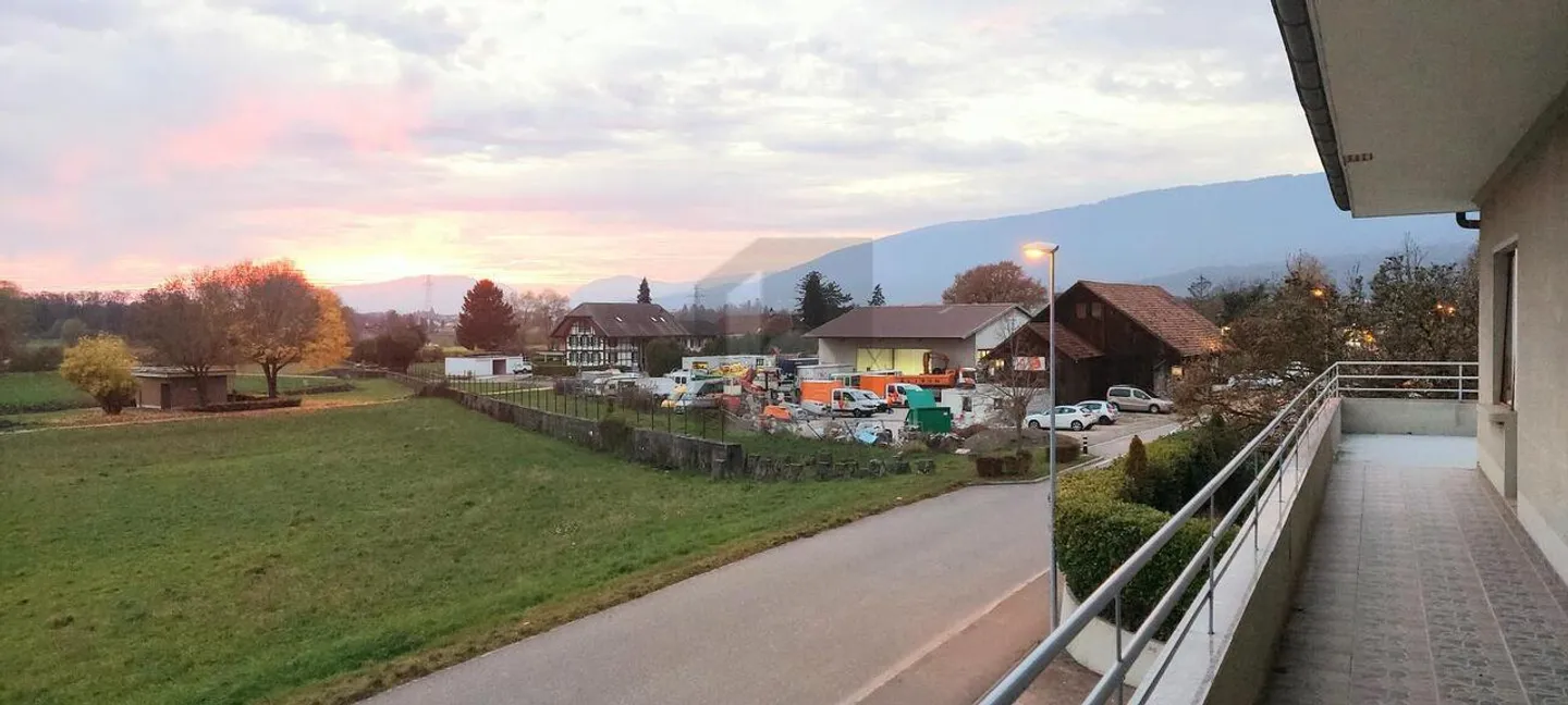 Grosszügige Wohnung mit sonniger Terrasse - Foto 1 von 6