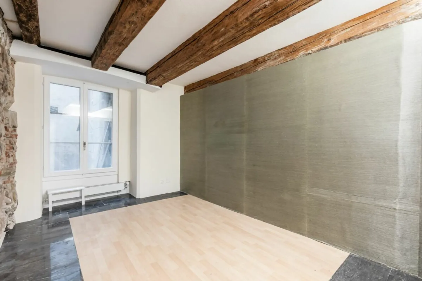 BIJOU RÉNOVÉ DANS LA VILLE ANCIENNE - Photo 4 sur 11