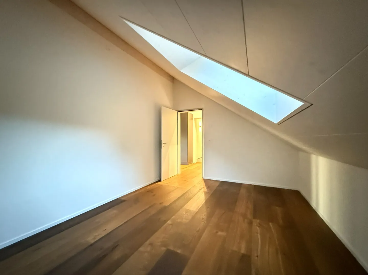 Quality down to the detail - Modern new building with high standard of finish - Photo 8 of 17