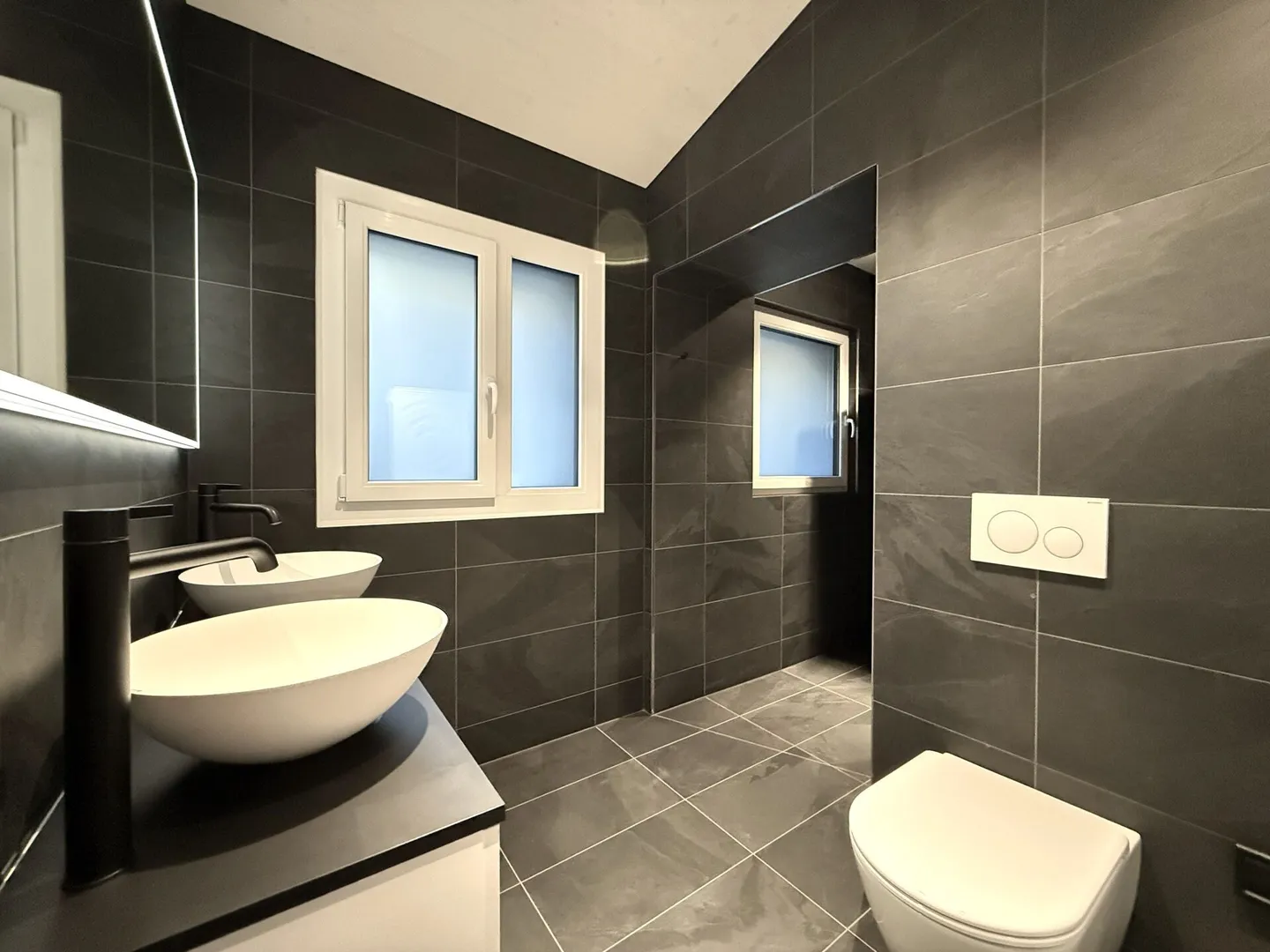 Quality down to the detail - Modern new building with high standard of finish - Photo 12 of 17