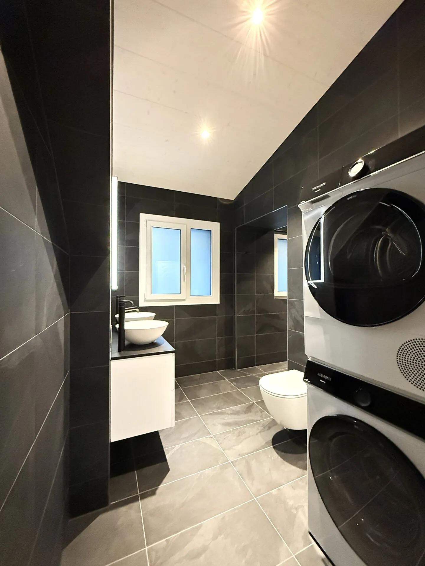 Quality down to the detail - Modern new building with high standard of finish - Photo 13 of 17