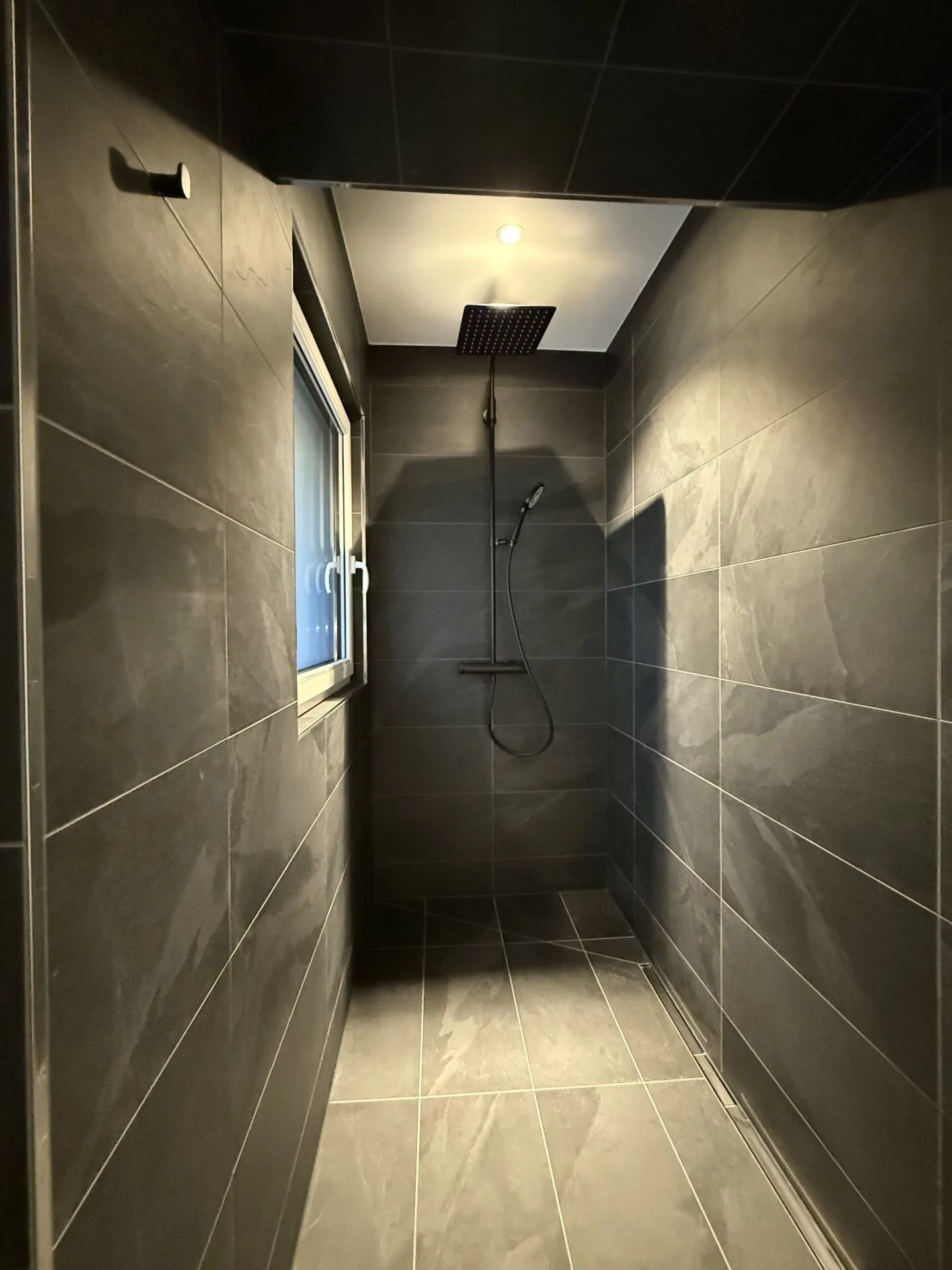 Quality down to the detail - Modern new building with high standard of finish - Photo 14 of 17