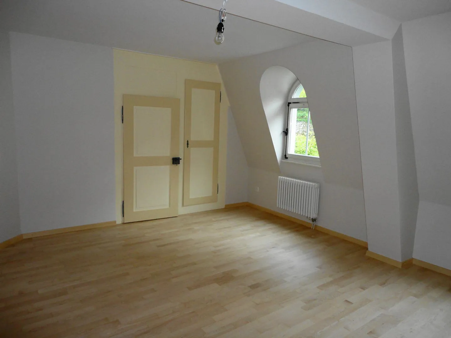 Living with Style - Beautiful 4.5 Room Apartment with Balcony - Photo 2 of 13