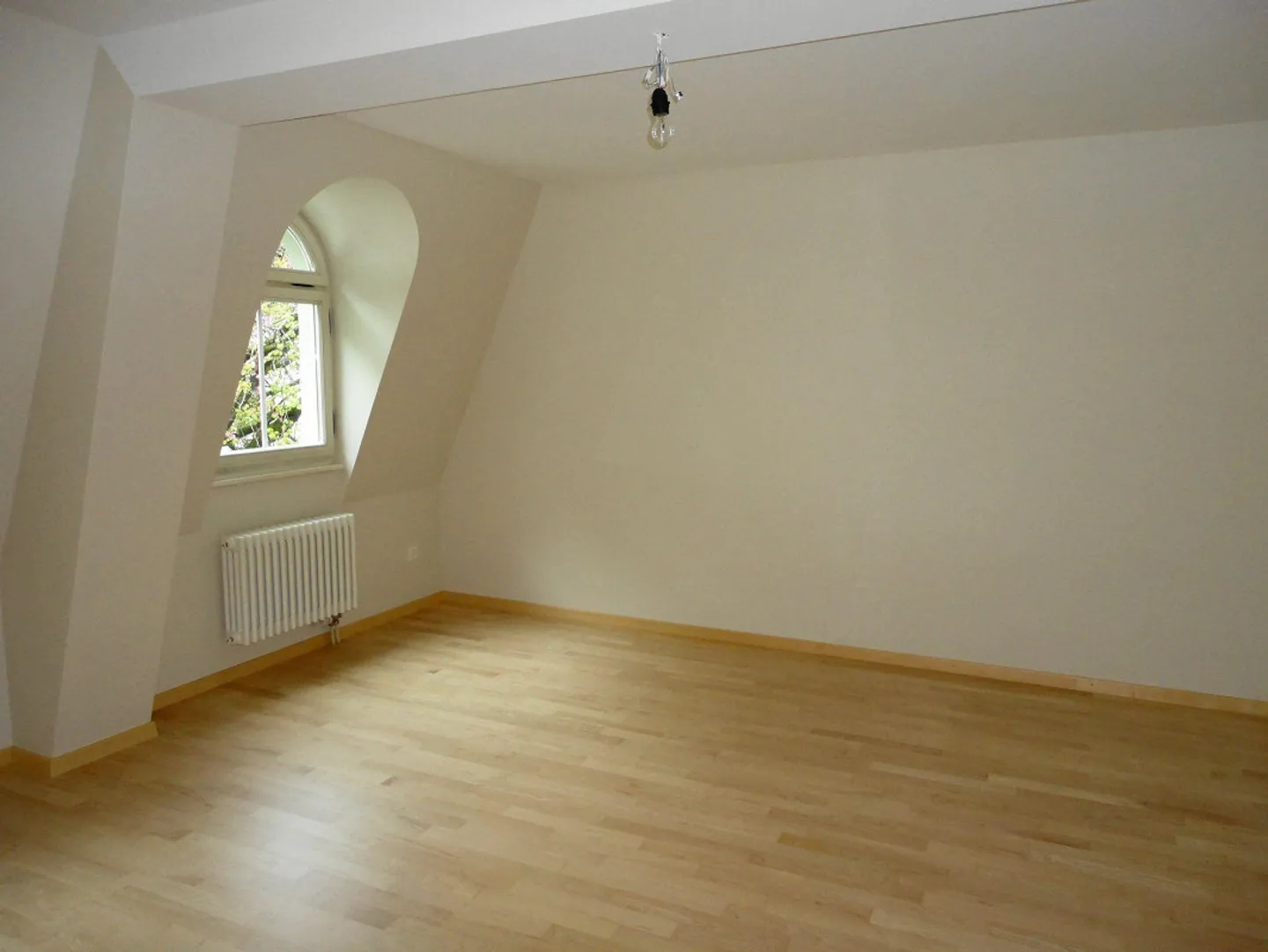 Living with Style - Beautiful 4.5 Room Apartment with Balcony - Photo 3 of 13