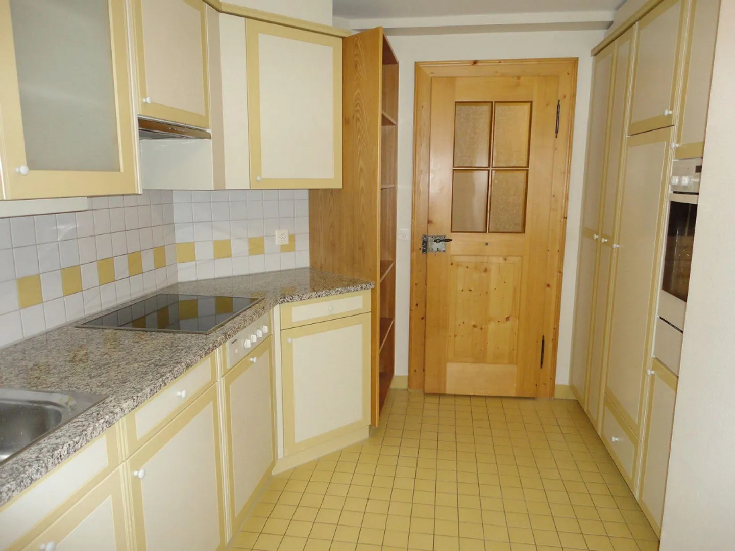 Living with Style - Beautiful 4.5 Room Apartment with Balcony - Photo 5 of 13