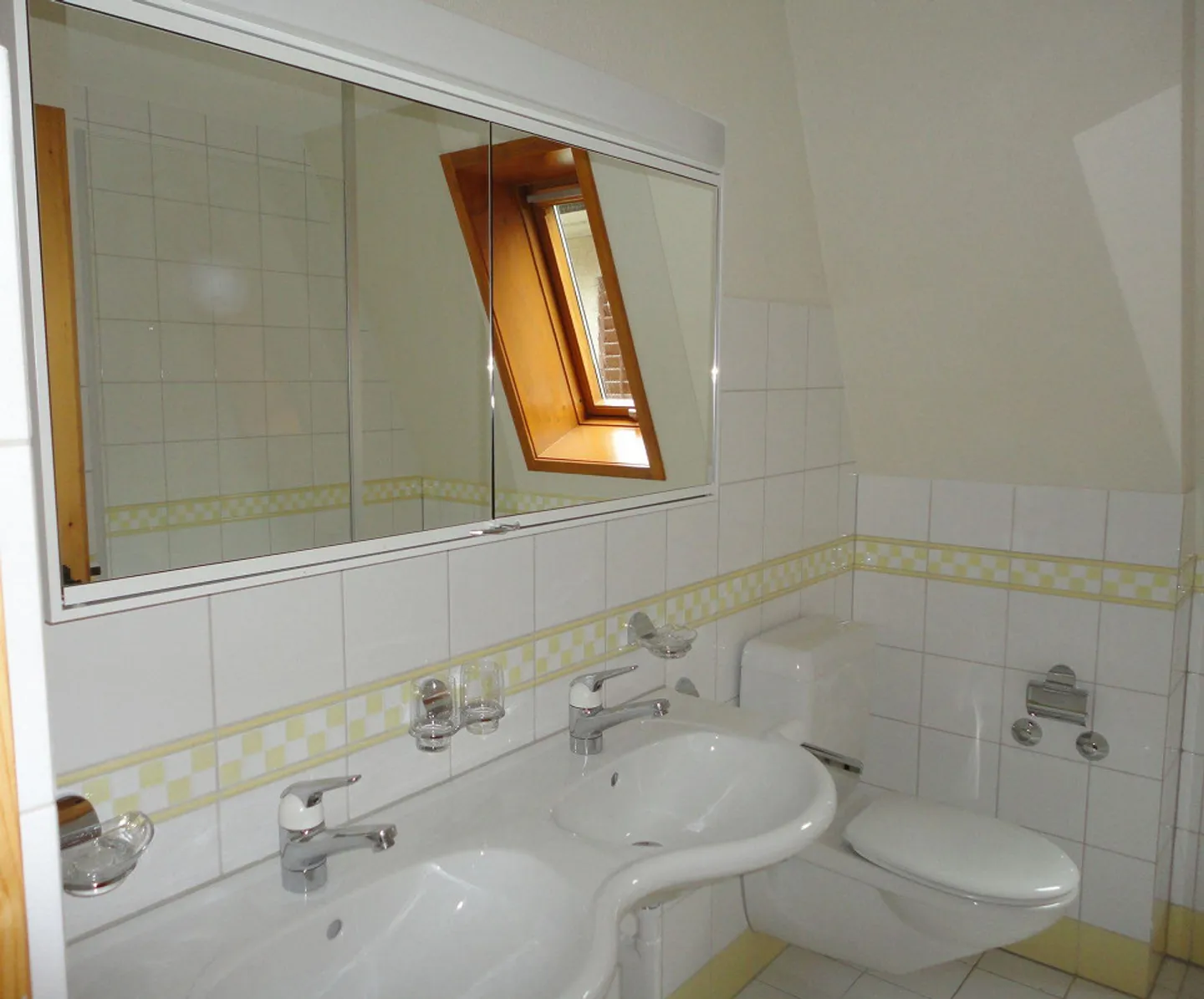 Living with Style - Beautiful 4.5 Room Apartment with Balcony - Photo 10 of 13