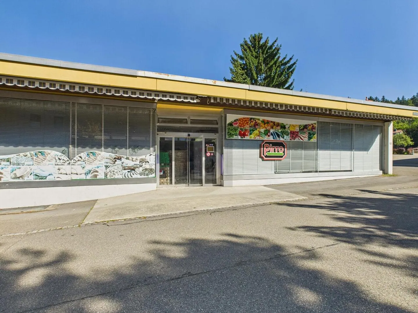 Geräumiger Verkaufsraum - Foto 1 von 2