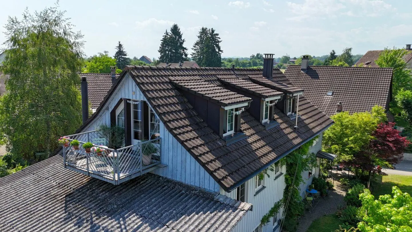 Casa bifamiliare con bellissimo giardino fiorito - Un oggetto per amatori! - Foto 21 di 22