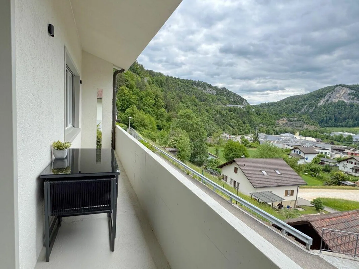 Completely renovated single-family home with fantastic views and optimal sunlight - Photo 14 of 18