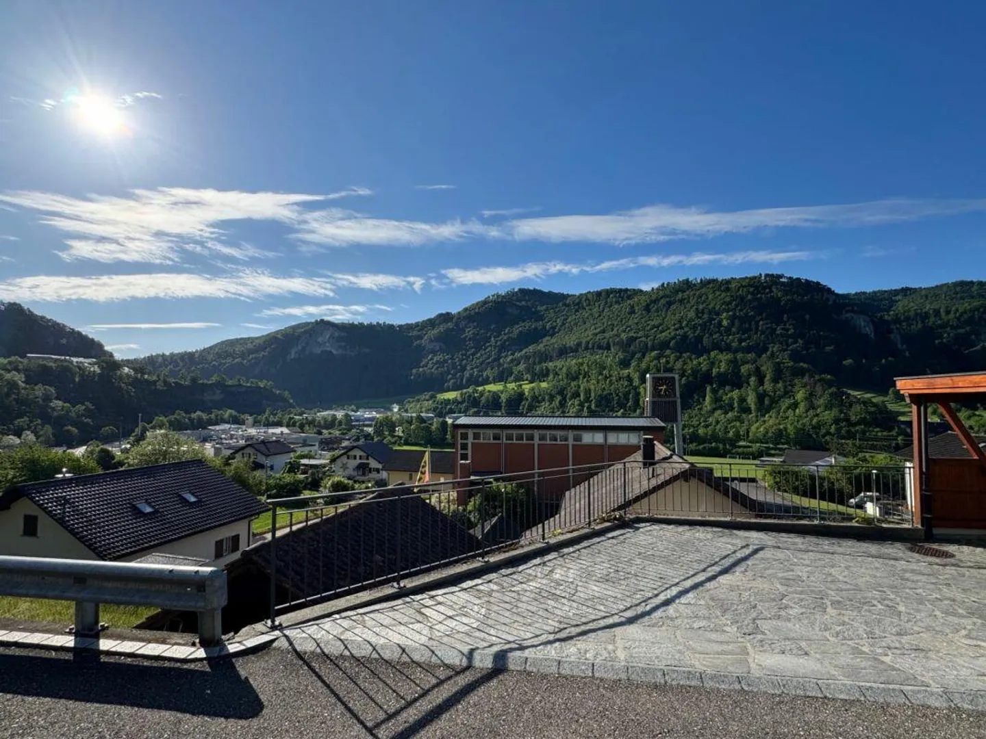 Completely renovated single-family home with fantastic views and optimal sunlight - Photo 15 of 18