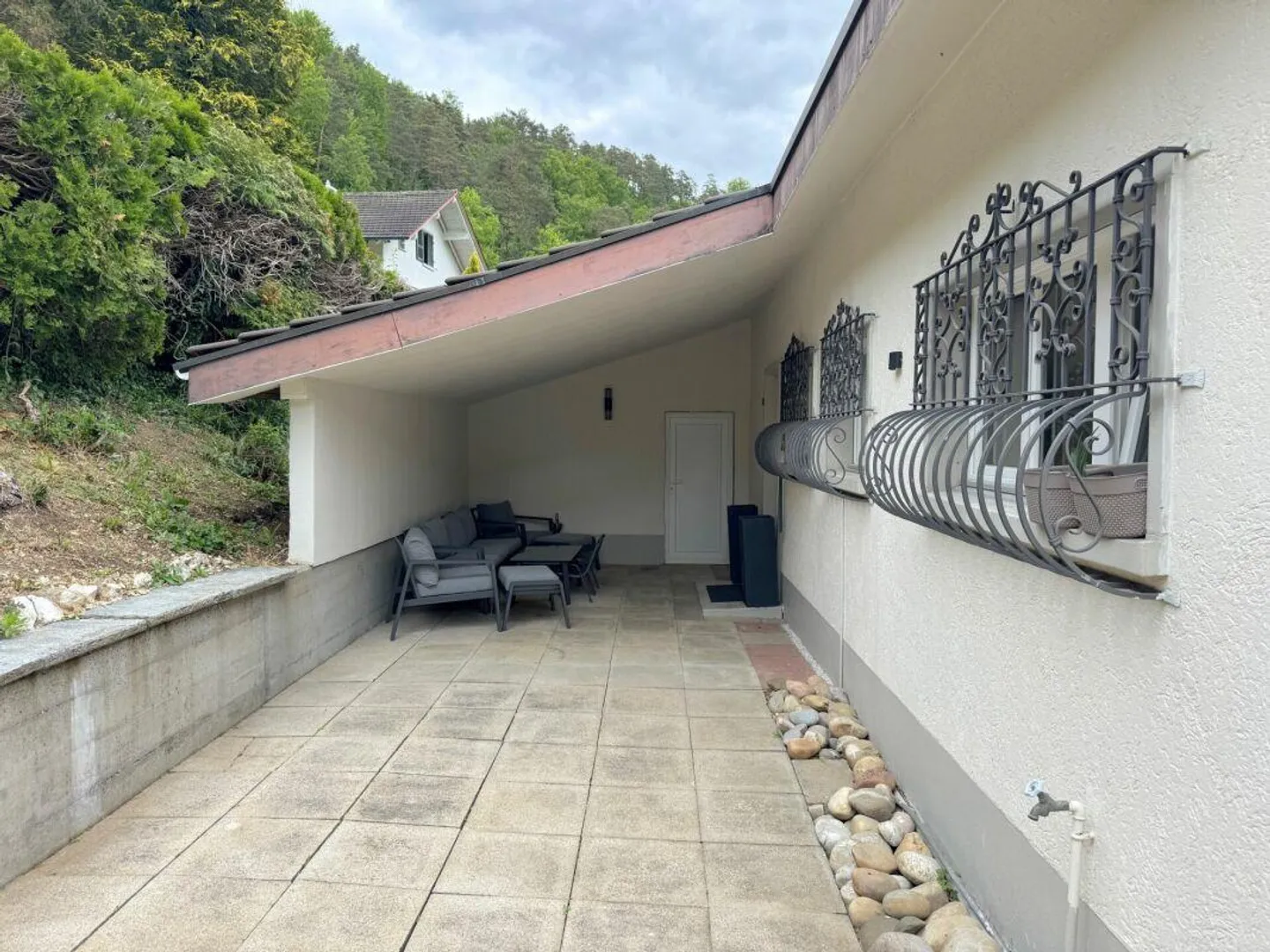Completely renovated single-family home with fantastic views and optimal sunlight - Photo 16 of 18